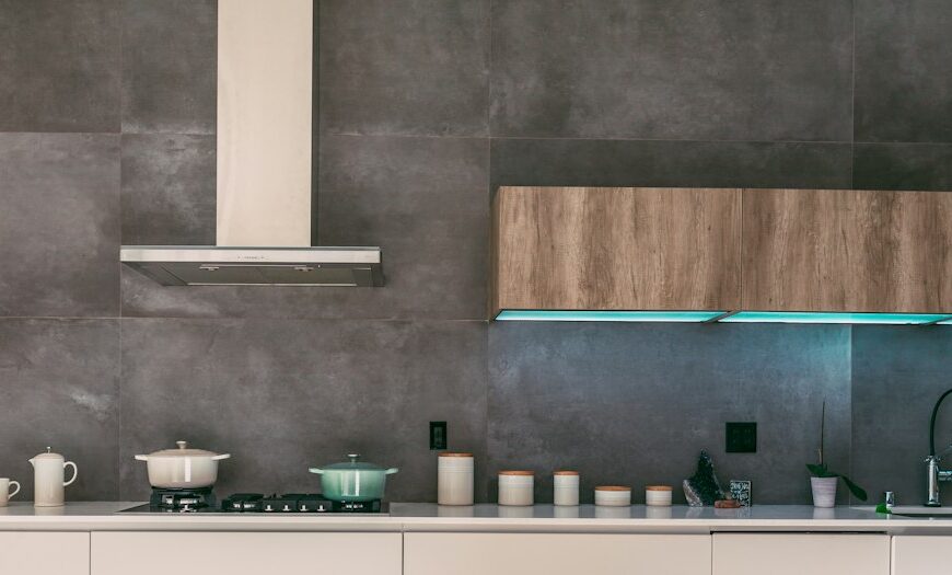 Ducted vs Ductless Kitchen Chimney: Which Is Better for Indian Apartments?